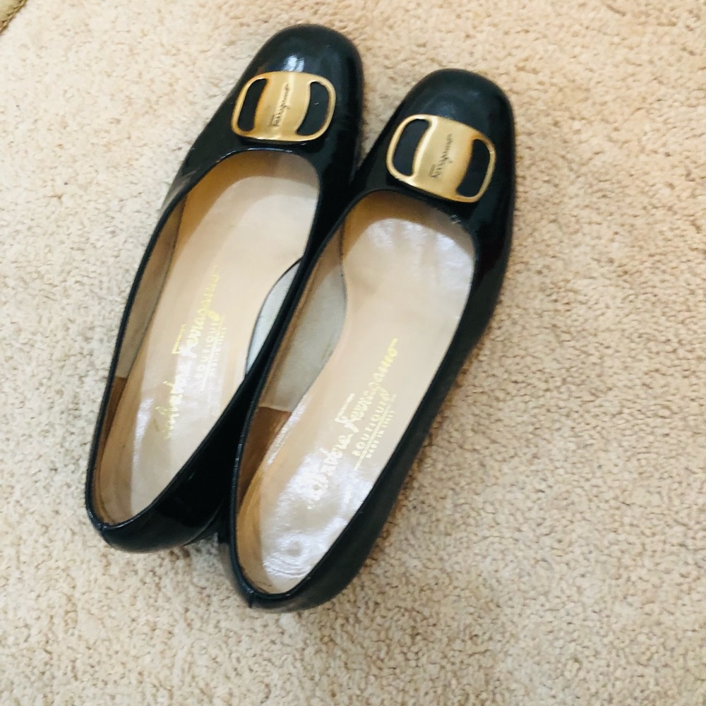 Feragamo flat shoes in good condition